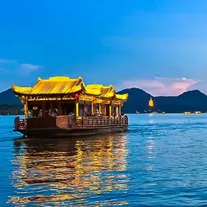 2 Days Hangzhou Tour from Shanghai: The Bund, West Lake